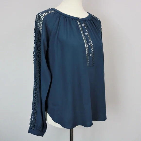 LOFT blouse - Picture 2 of 9